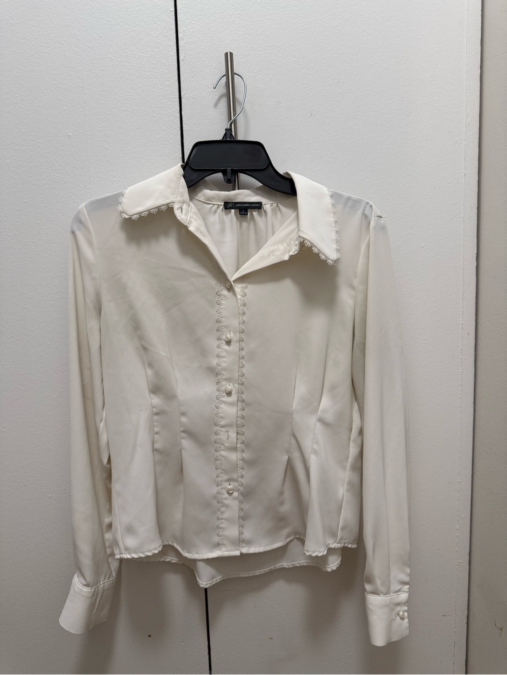 Adrianna Papell Cream Button-Front Long-Sleeve Blouse, Small